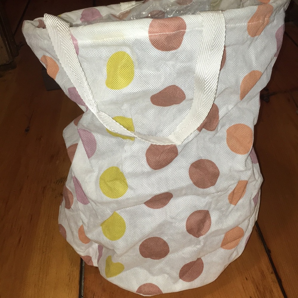 Collapsible laundry bag